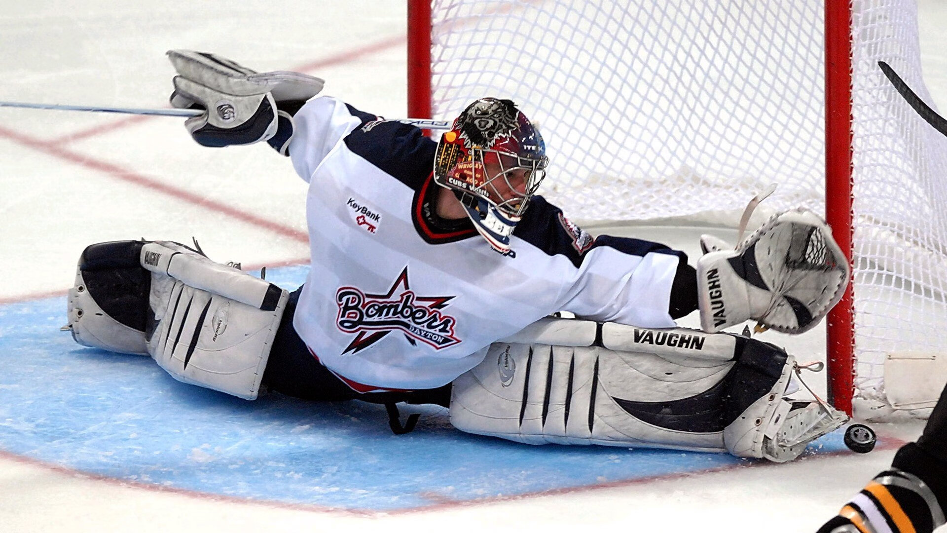 一场比赛中出现了惊艳的进球瞬间，足球比赛进球的一瞬间